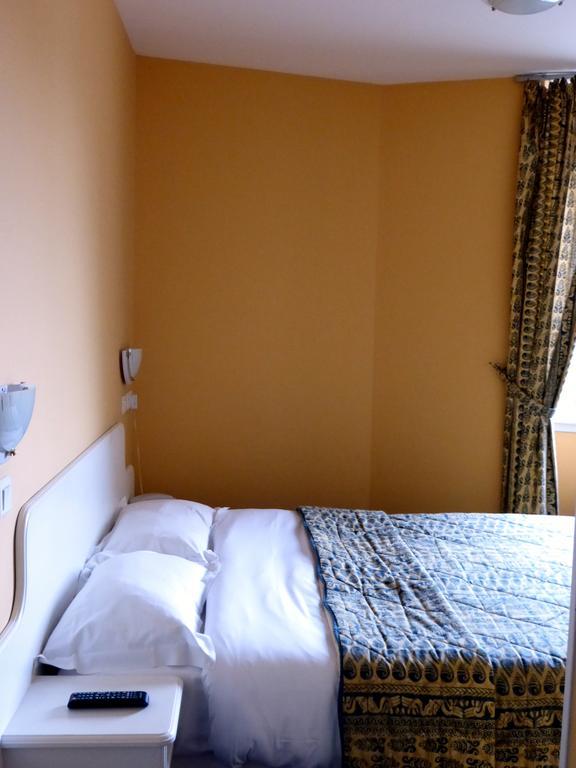 Hotel De France Pontorson Rum bild